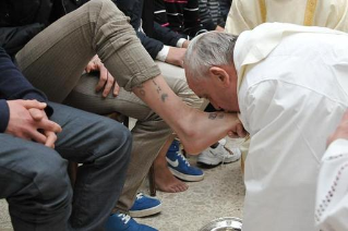 Comunicato Stampa: Il Papa Celebra i riti del Giovedì Santo al CARA di Castelnuovo di Porto